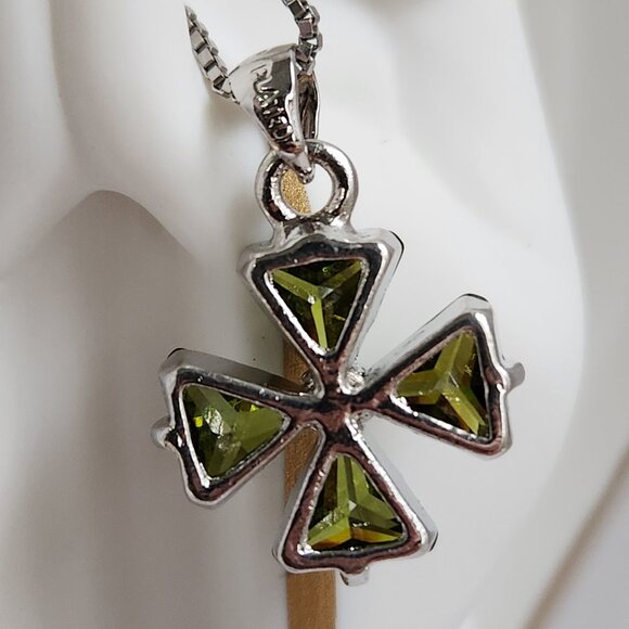 True 90's 18K Cross Clover Peridot Pendant w/ 18" 925 Italy Chain - Picture 7 of 9